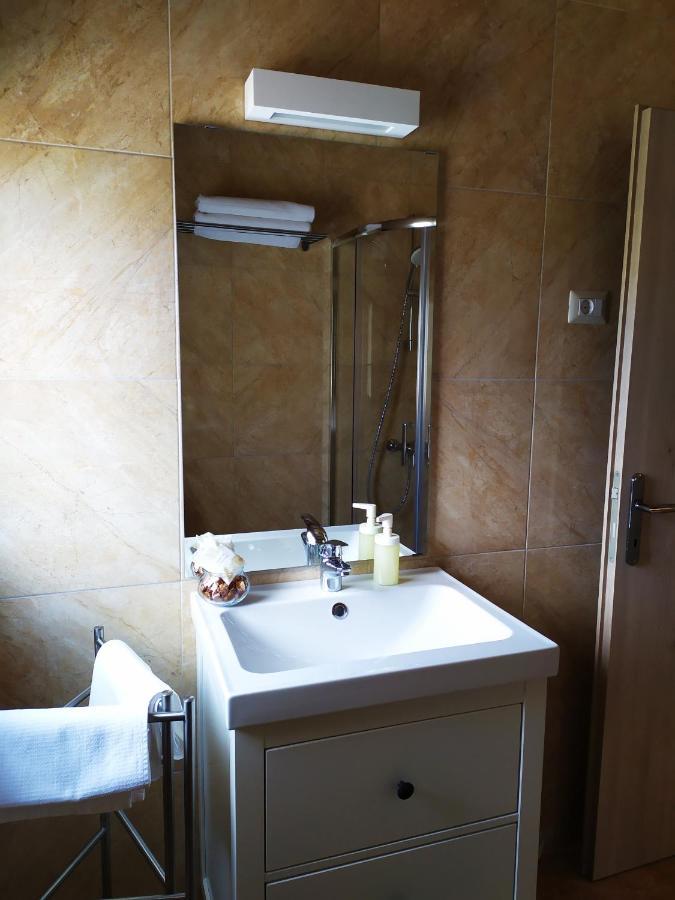 Mama Residence Ровиньско село Экстерьер фото